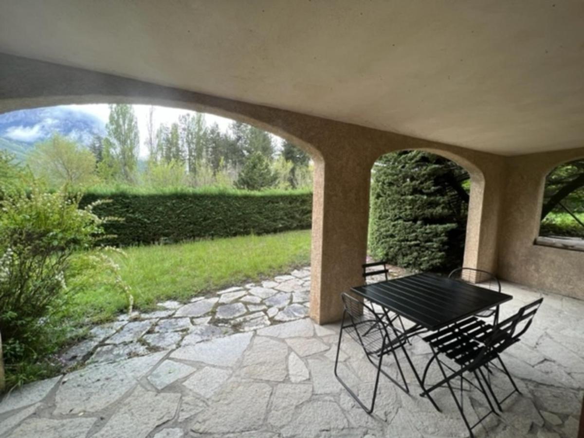 Bas De Villa En Face Du Lac De Savines Esterno foto